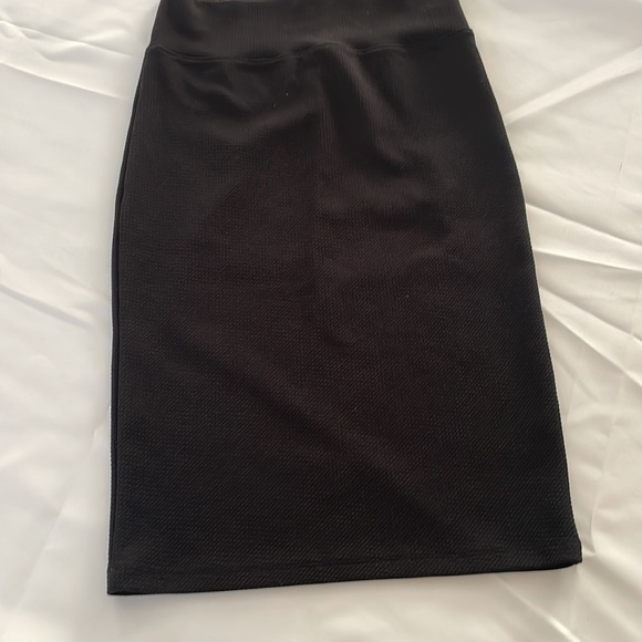 Jayvee black pencil skirt with texture! - Picture 3 of 4